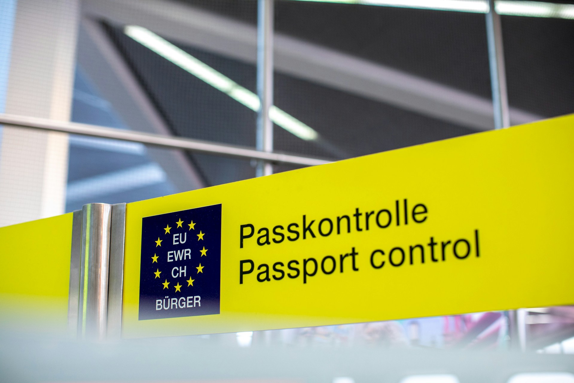 E-Gates to Reopen: Brits Get Green Light at EU Airports
