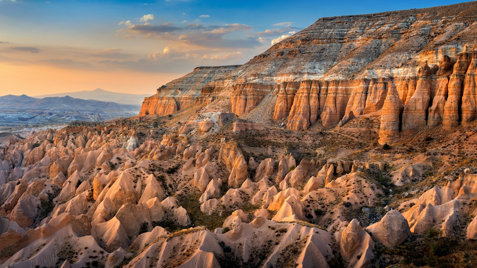 Turkey Cracks Down on Impatient Flyers: Stand Up Too Soon, Pay a Fine